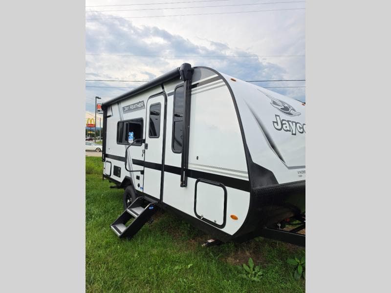 2027 Jayco Jay Feather Air 15MRB Photo in Moorefield WV 26836