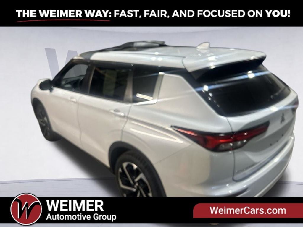 2024 Mitsubishi Outlander Photo in Cumberland, MD 21502