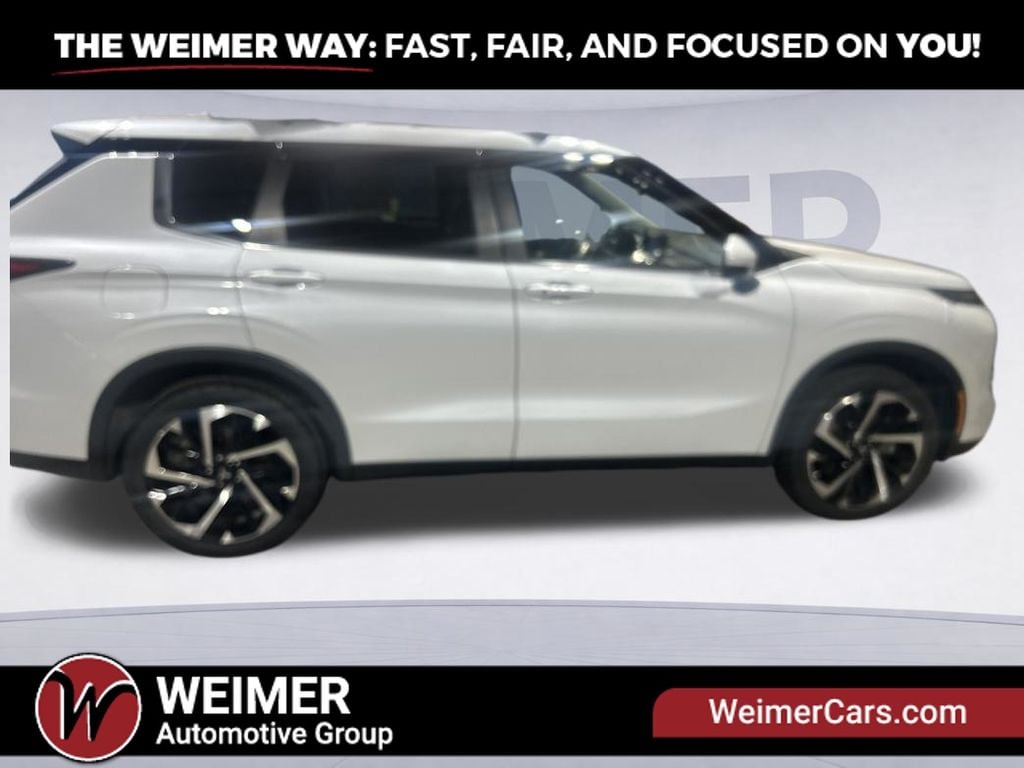 2024 Mitsubishi Outlander Photo in Cumberland, MD 21502