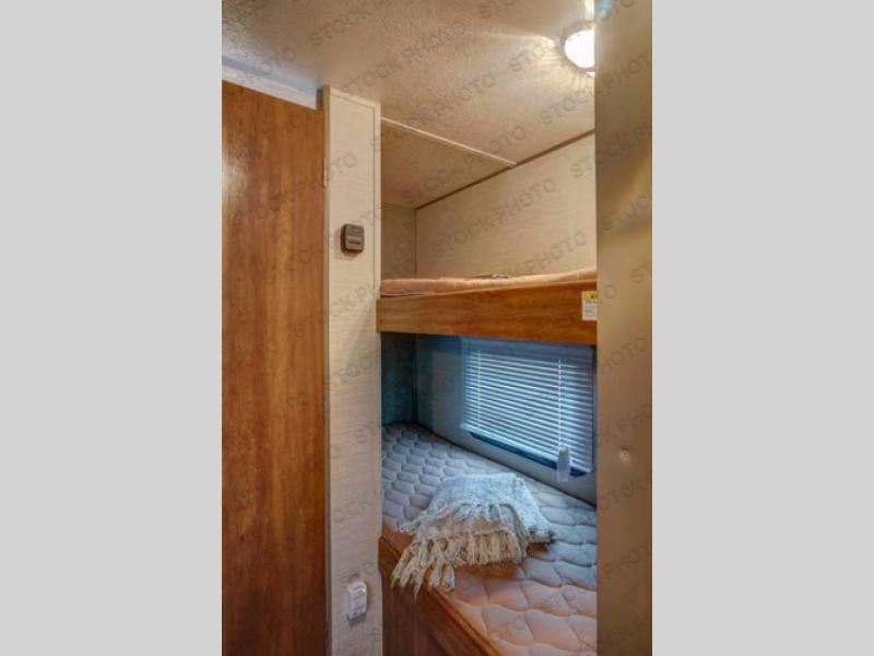 Pre-Owned 2018 Keystone RV Summerland Mini 1800BH - photo - 4
