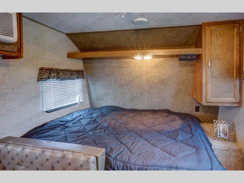 Pre-Owned 2018 Keystone RV Summerland Mini 1800BH - photo - 5