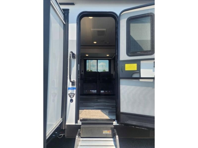New 2025 Jayco 331BTS Jay Flight - photo - 8