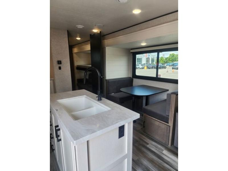 New 2025 Jayco 331BTS Jay Flight - photo - 11