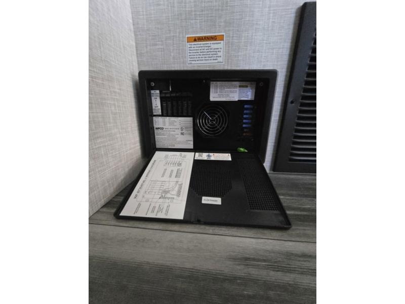 New 2025 Jayco 18MBH Jay Feather Air - photo - 25
