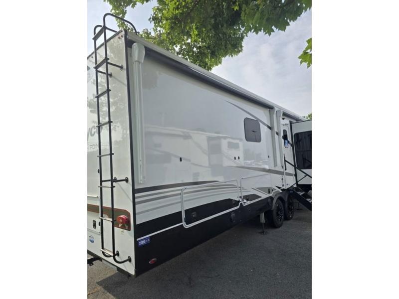 New 2026 Jayco 382FLRB North Point - photo - 10