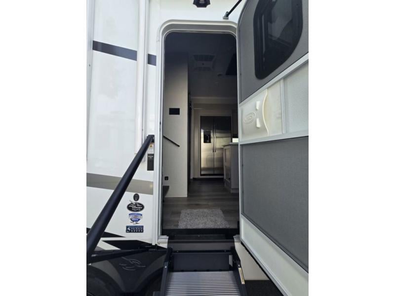 New 2026 Jayco 382FLRB North Point - photo - 19