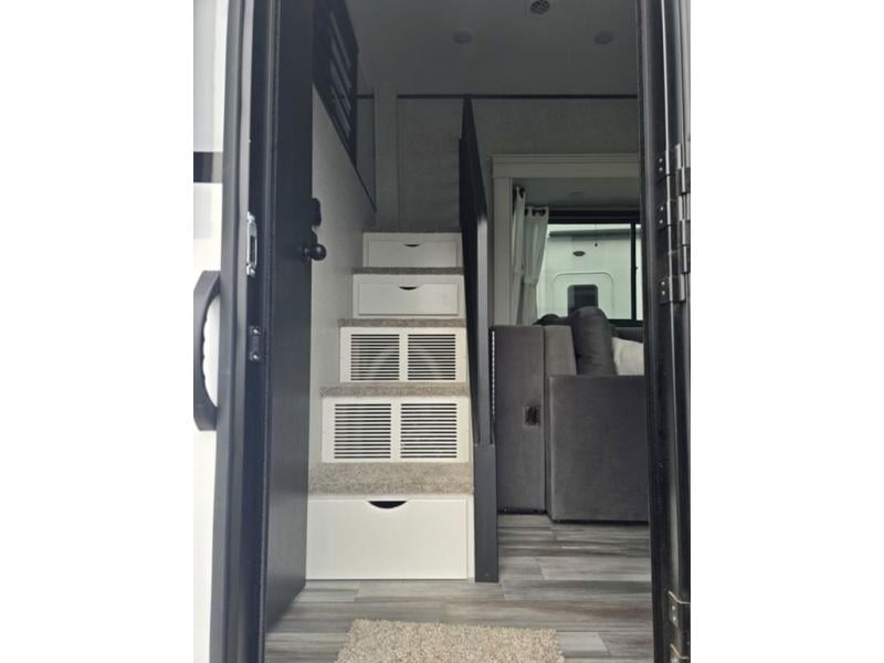New 2025 Jayco JayLoft Jay Flight Bungalow - photo - 9