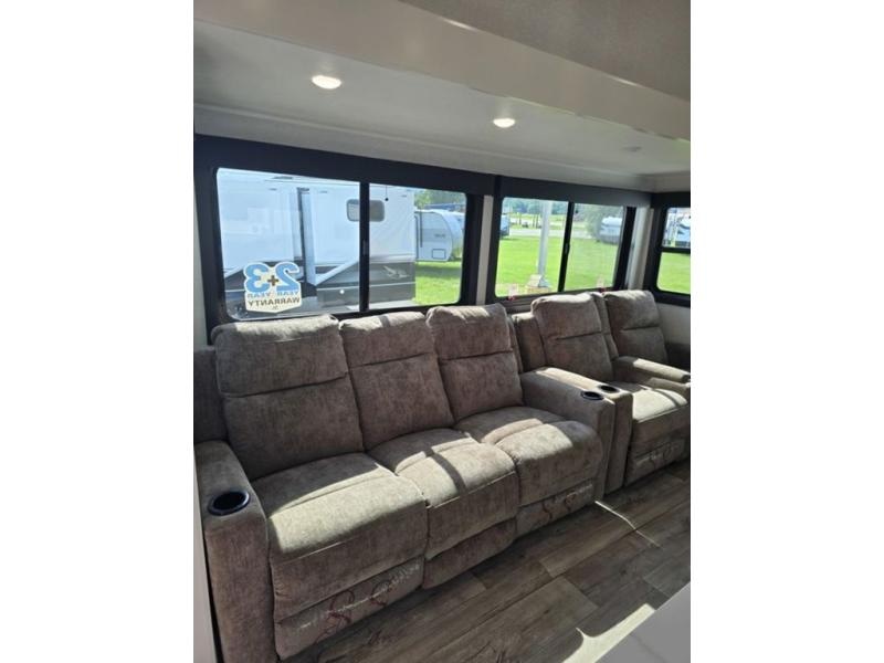 New 2026 Jayco 360DBOK Eagle - photo - 34