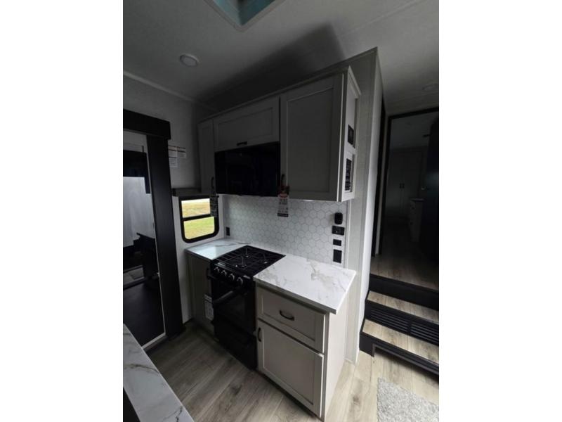 New 2026 Jayco 395 Seismic - photo - 20