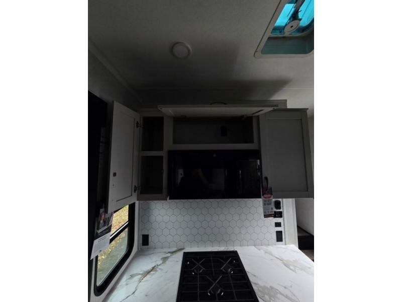New 2026 Jayco 395 Seismic - photo - 25