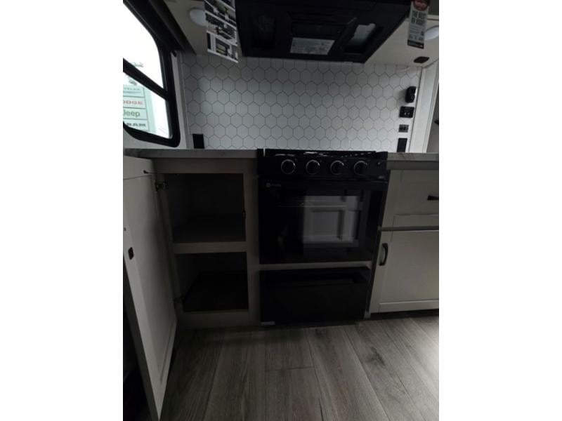 New 2026 Jayco 395 Seismic - photo - 26
