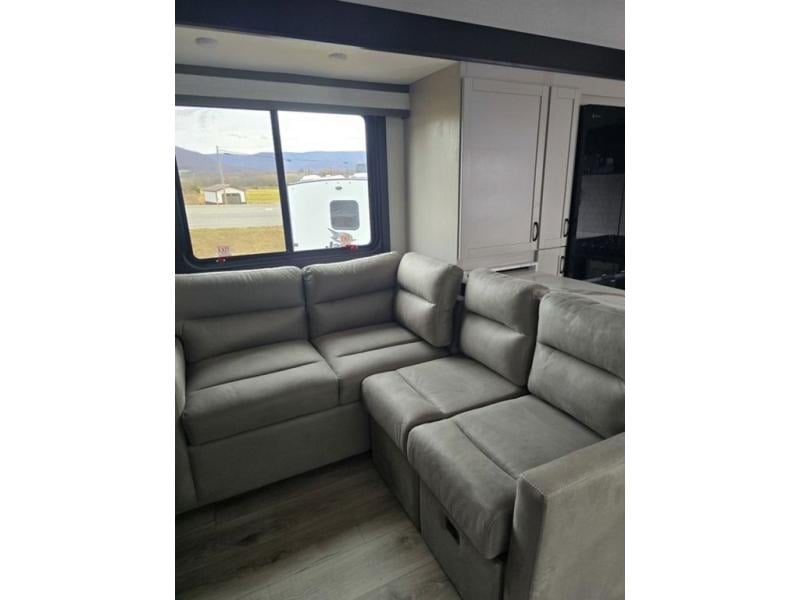 New 2026 Jayco 395 Seismic - photo - 38