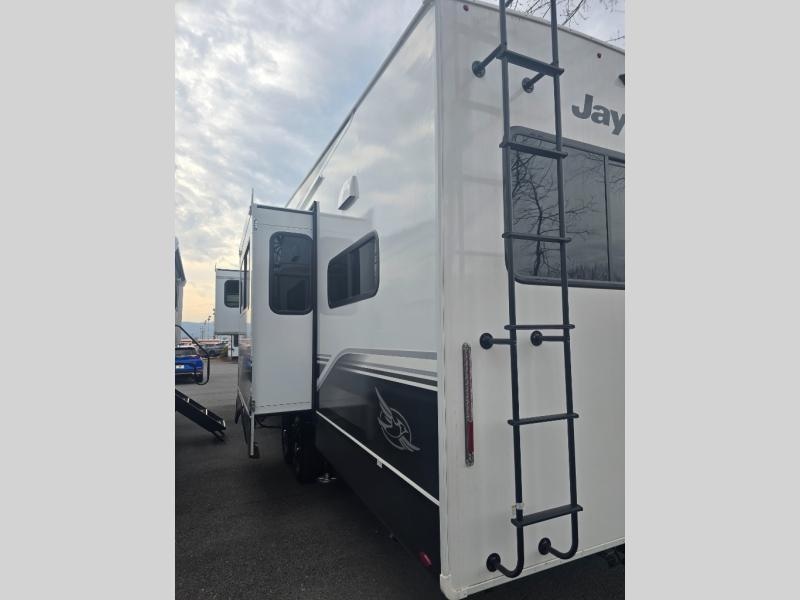 New 2026 Jayco 365UKTS Eagle - photo - 10