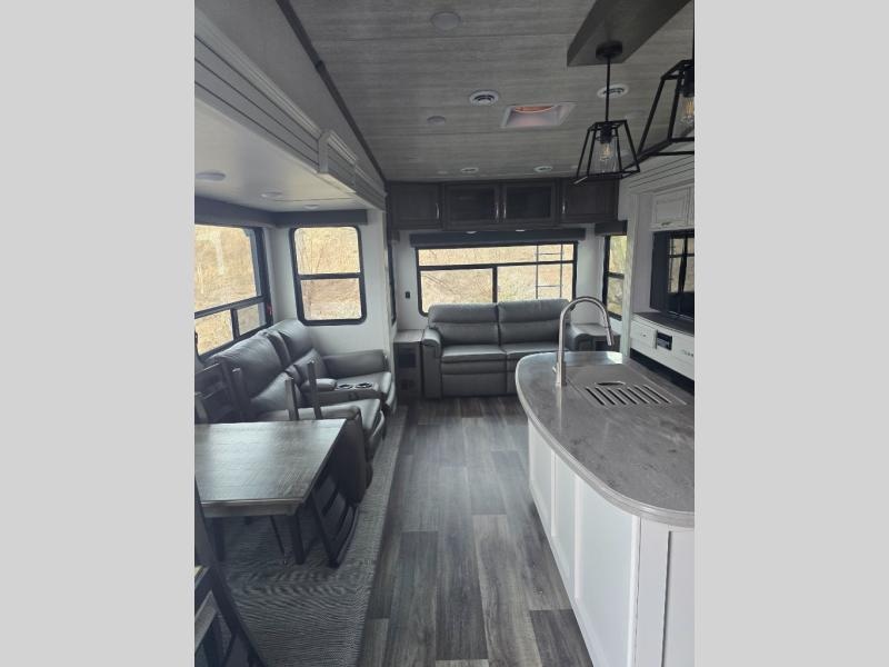 Pre-Owned 2023 Keystone RV 316RLS Cougar - photo - 21