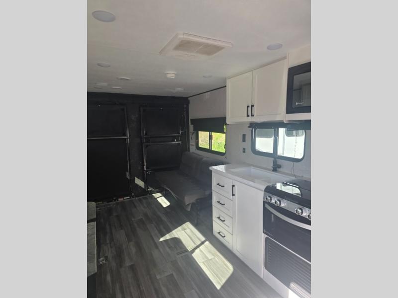 Pre-Owned 2025 Jayco 265TH Jay Flight SLX - photo - 11