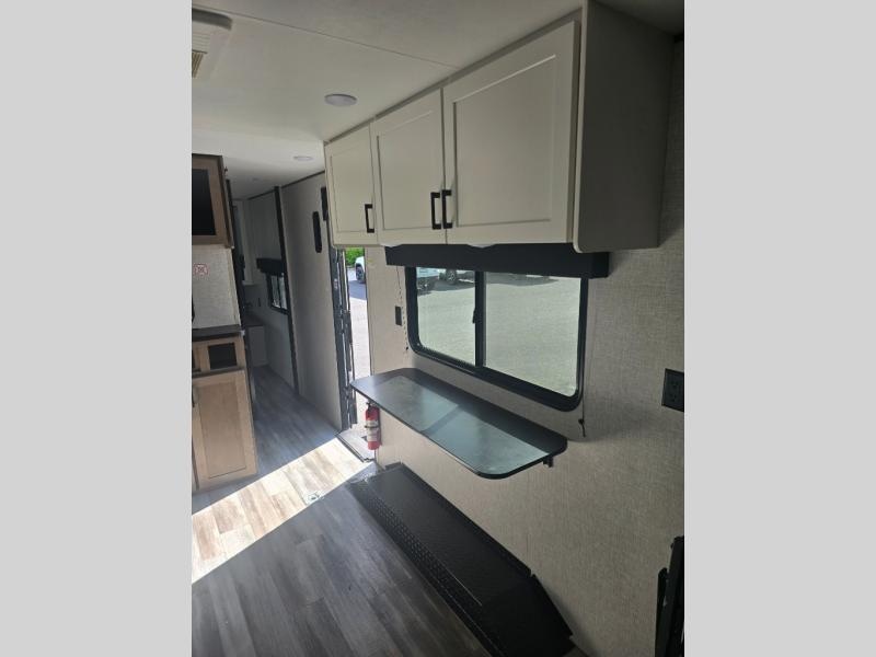 Pre-Owned 2025 Jayco 265TH Jay Flight SLX - photo - 13
