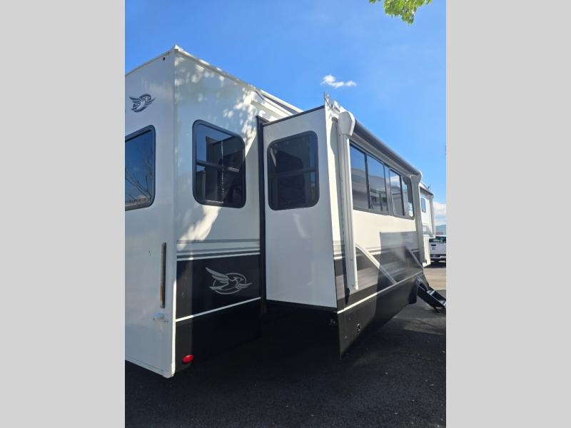 New 2026 Jayco 355MBQS Eagle - photo - 9
