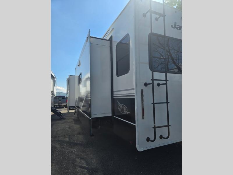 New 2026 Jayco 355MBQS Eagle - photo - 11
