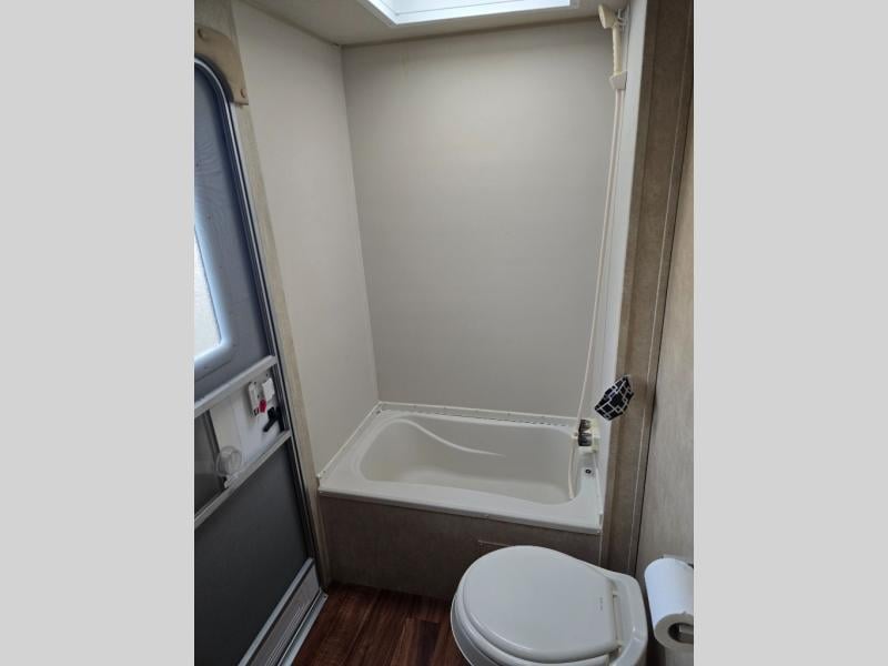 Pre-Owned 2016 Forest River RV 262BH Salem Cruise Lite - photo - 16