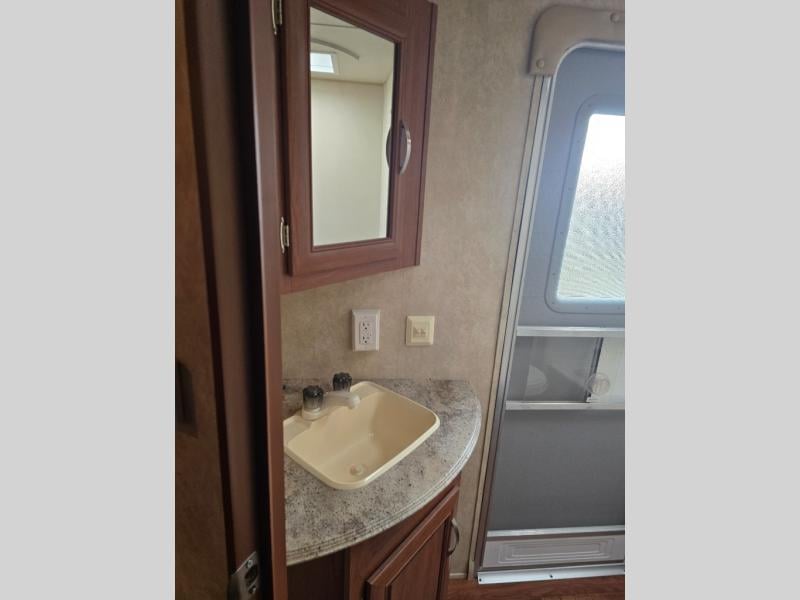 Pre-Owned 2016 Forest River RV 262BH Salem Cruise Lite - photo - 17