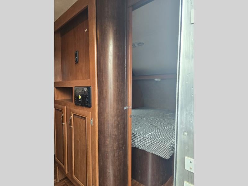 Pre-Owned 2016 Forest River RV 262BH Salem Cruise Lite - photo - 8
