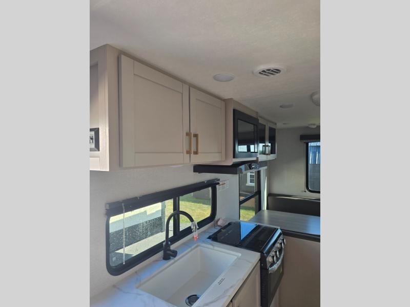 New 2027 Jayco JAY FLIGHT 210QB JAYCO - photo - 25