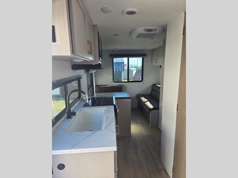 New 2027 Jayco JAY FLIGHT 210QB JAYCO - photo - 23