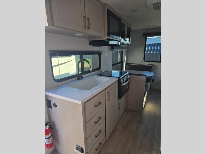 New 2027 Jayco JAY FLIGHT 210QB JAYCO - photo - 24