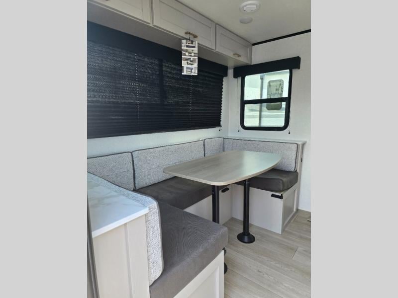 New 2027 Jayco 25RLSL JAY FEATHER AIR SL - photo - 11