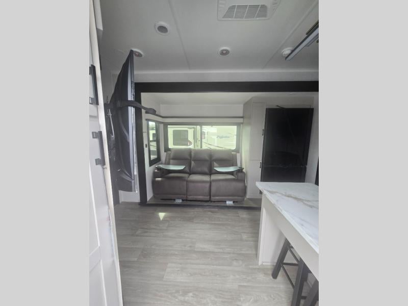 New 2027 Jayco SEISMIN 359 - photo - 16