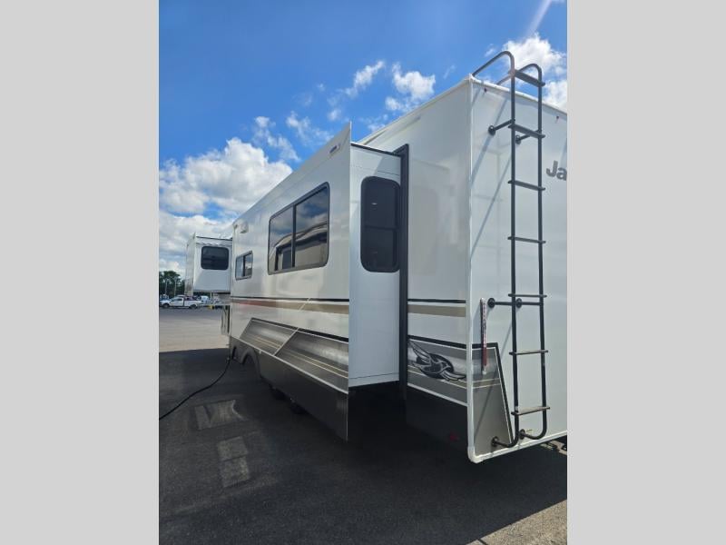 New 2027 Jayco Eagle 335LSTS - photo - 8