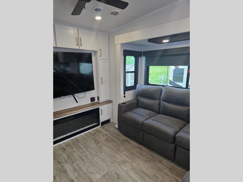 New 2027 Jayco Eagle 335LSTS - photo - 37