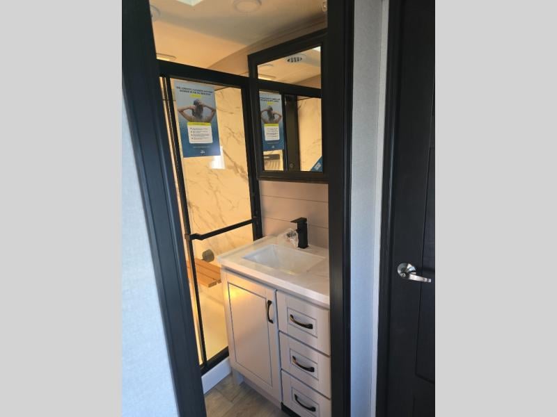 New 2026 Jayco North Point 377RLBH - photo - 65