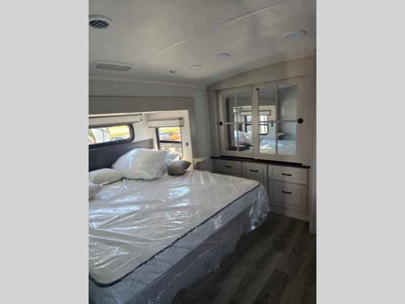 New 2026 Jayco North Point 377RLBH - photo - 78
