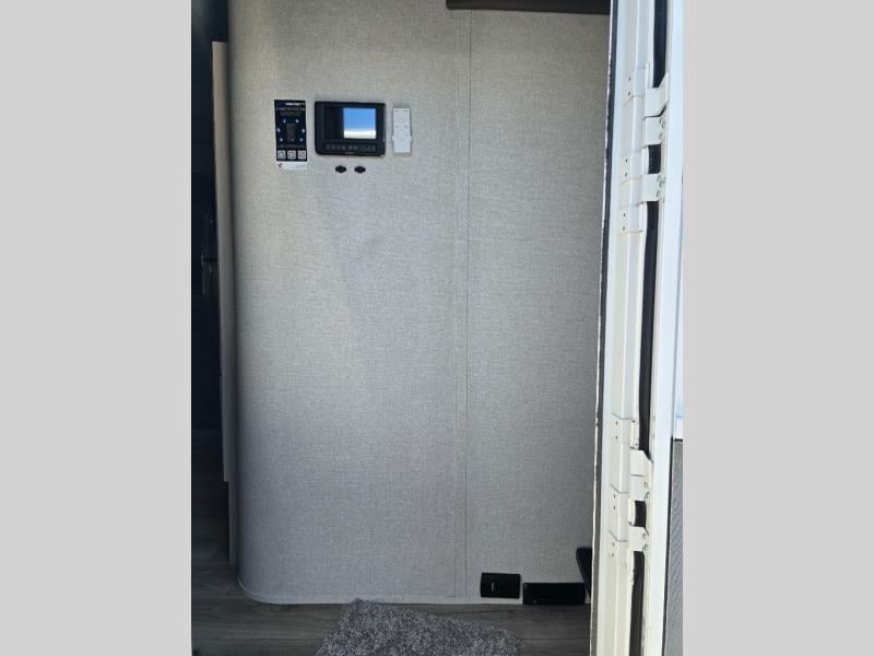 New 2026 Jayco North Point 377RLBH - photo - 18