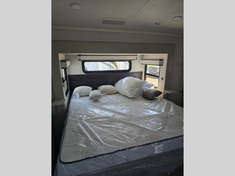 New 2026 Jayco North Point 377RLBH - photo - 79