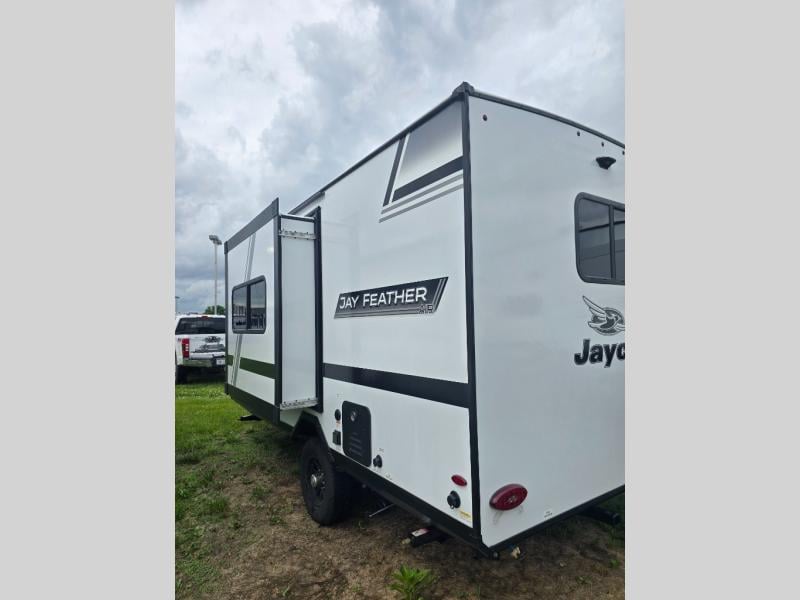 New 2027 Jayco Jay Feather Air 16RB - photo - 8