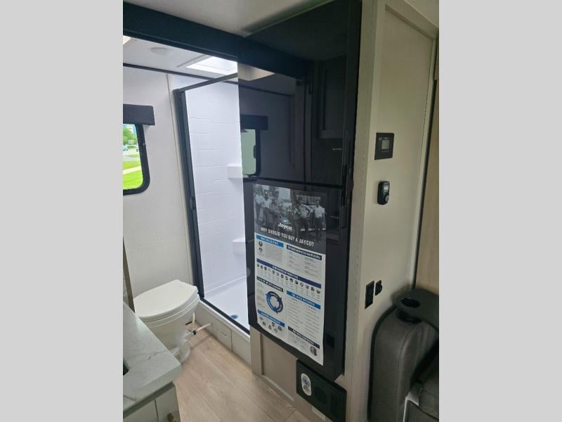 New 2027 Jayco Jay Feather Air 16RB - photo - 25