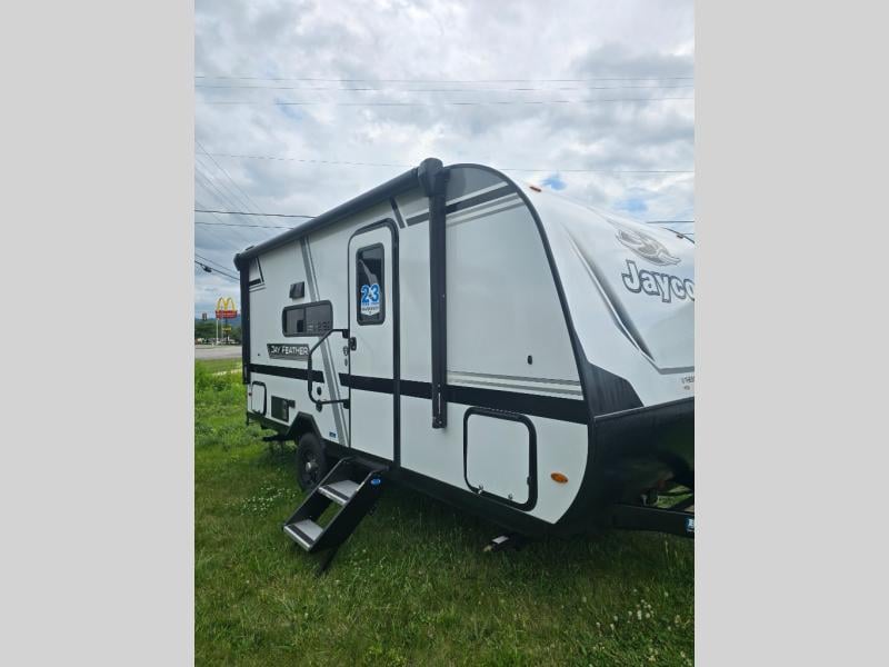 New 2027 Jayco Jay Feather Air 16RB - photo - 0