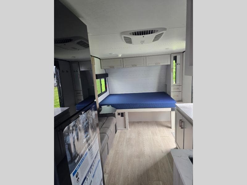 New 2027 Jayco Jay Feather Air 16RB - photo - 36