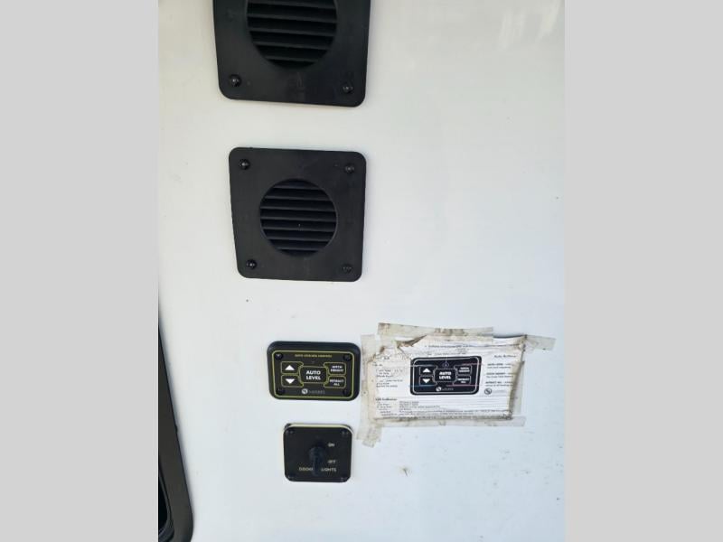 Pre-Owned 2022 Forest River RV Sabre 37FLH - photo - 8