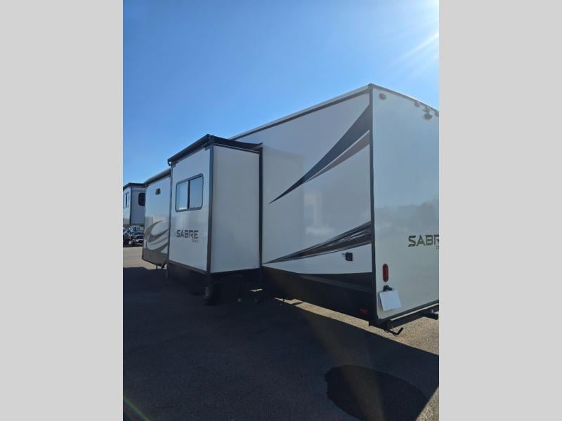 Pre-Owned 2022 Forest River RV Sabre 37FLH - photo - 6