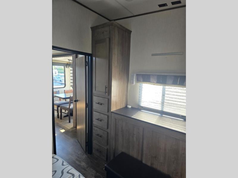 Pre-Owned 2022 Forest River RV Sabre 37FLH - photo - 21