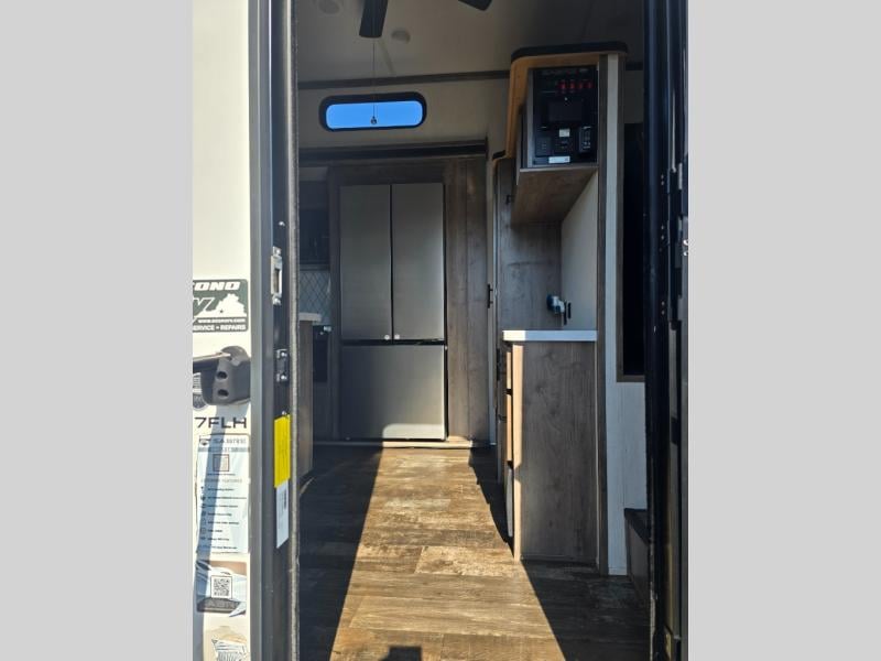 Pre-Owned 2022 Forest River RV Sabre 37FLH - photo - 9