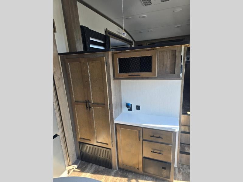 Pre-Owned 2022 Forest River RV Sabre 37FLH - photo - 13