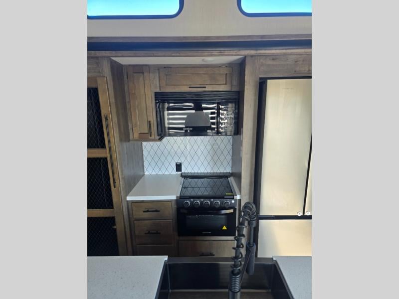 Pre-Owned 2022 Forest River RV Sabre 37FLH - photo - 14