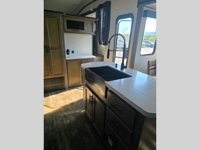 Pre-Owned 2022 Forest River RV Sabre 37FLH - photo - 17