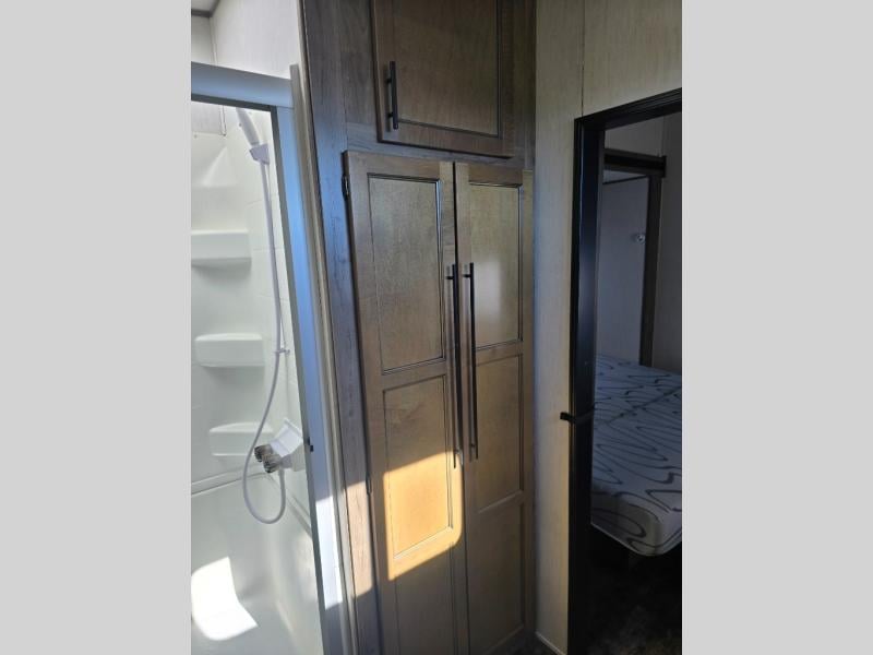 Pre-Owned 2022 Forest River RV Sabre 37FLH - photo - 28