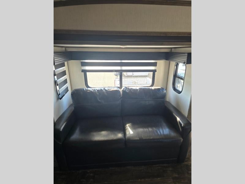 Pre-Owned 2022 Forest River RV Sabre 37FLH - photo - 35