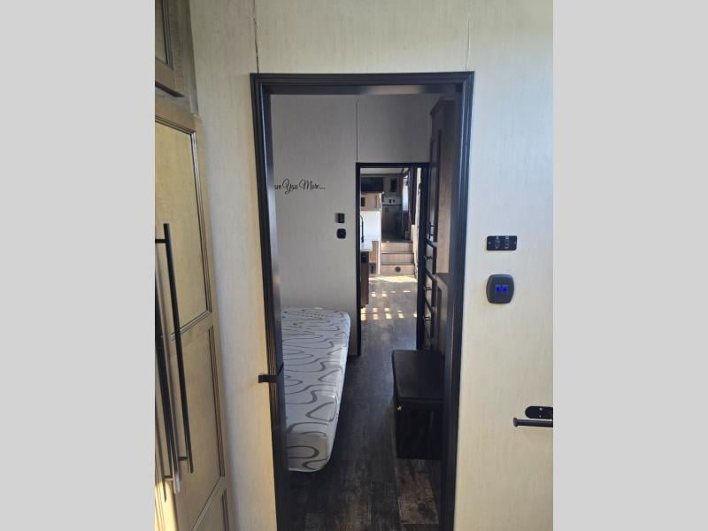Pre-Owned 2022 Forest River RV Sabre 37FLH - photo - 29